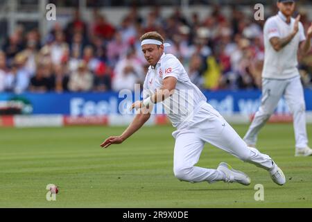 Londres, Angleterre. 29th juin 2023. Stuart Broad d'Angleterre pendant le deuxième test des cendres chez Lords. Le crédit photo devrait se lire: Ben Whitley/Alamy Live News. Banque D'Images