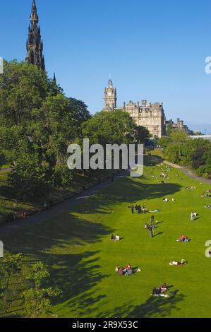 Scott Monument and Balmoral Hotel, West Princes Street Gardens, Édimbourg, Lothian, Écosse, Royaume-Uni Banque D'Images