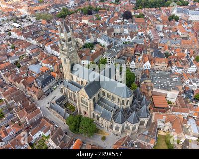 Vue aérienne de St. La cathédrale de Salvator, la cathédrale catholique romaine de Bruges, Belgique. St. Salvator (Sauveur) est la principale église de la ville de Brug Banque D'Images