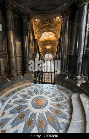 Escalier de la cathédrale à la chapelle du Saint-Shroud, Cappella della Santa Sindone ou Cappella del Guarini, architecte Guarino Guarini Banque D'Images