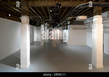 Studio intermédiaire. Victoria House Basement, Londres, Royaume-Uni. Architecte: na , 2021. Banque D'Images
