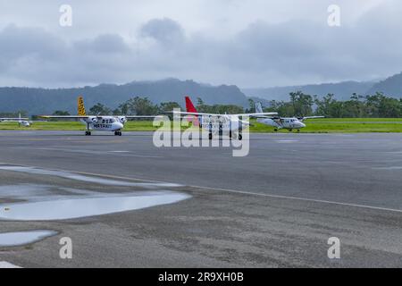 Nouméa, Nouvelle-Calédonie : 2 juin 2023 : avions à l'aéroport de l'île d'Ouvea, îles loyauté, Nouvelle-Calédonie. Banque D'Images