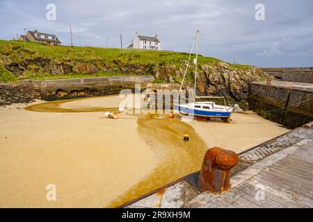 Vue sur le port du port de Ness Isle of Lewis, Écosse Banque D'Images