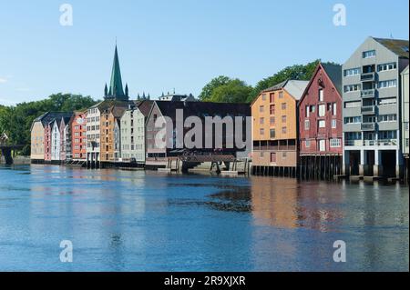 Anciennes maisons de stockage à Trondheim, comté de Trøndelag, Norvège Banque D'Images