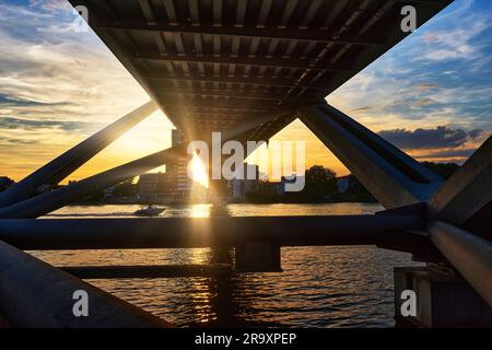 Le Dreiländerbrücke de Weil am Rhein relie l'Allemagne et la France Banque D'Images