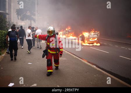 Paris, France. 29th juin 2023. Marche blanche en hommage à Nahel, 17 ans, qui a été abattu dans la poitrine par la police de Nanterre, dans la banlieue parisienne, lors d'un contrôle routier, sur 29 juin 2023 à Paris, France. Photo de Raphael Lafargue/ABACAPRESS.COM crédit: Abaca Press/Alay Live News Banque D'Images