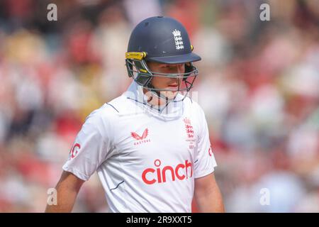 Un pape d'Angleterre abattu d'Ollie quitte le terrain après avoir été pris par Steven Smith d'Australie pendant le LV= Insurance Ashes Test Series deuxième Test Day 2 Angleterre / Australie à Lords, Londres, Royaume-Uni, 29th juin 2023 (photo de Mark Cosgrove/News Images) Banque D'Images