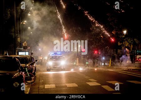 Paris, France, 29/06/2023, 19th district - émeute dans un logement dans le 19th arrondissement à la suite de la mort de Nahel à Nanterre. Confrontation avec la police sur l'avenue de Flandre avec des feux d'artifice. Credit: LE PICTORIUM / Alamy Live News Banque D'Images