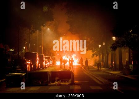 Paris, France, 29/06/2023, 19th district - émeute dans un logement dans le 19th arrondissement à la suite de la mort de Nahel à Nanterre. Confrontation avec la police sur l'avenue de Flandre avec des feux d'artifice. Credit: LE PICTORIUM / Alamy Live News Banque D'Images