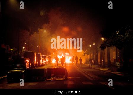 Paris, France, 29/06/2023, 19th district - émeute dans un logement dans le 19th arrondissement à la suite de la mort de Nahel à Nanterre. Confrontation avec la police sur l'avenue de Flandre avec des feux d'artifice. Credit: LE PICTORIUM / Alamy Live News Banque D'Images