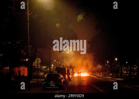 Paris, France, 29/06/2023, 19th district - émeute dans un logement dans le 19th arrondissement à la suite de la mort de Nahel à Nanterre. Confrontation avec la police sur l'avenue de Flandre avec des feux d'artifice. Credit: LE PICTORIUM / Alamy Live News Banque D'Images