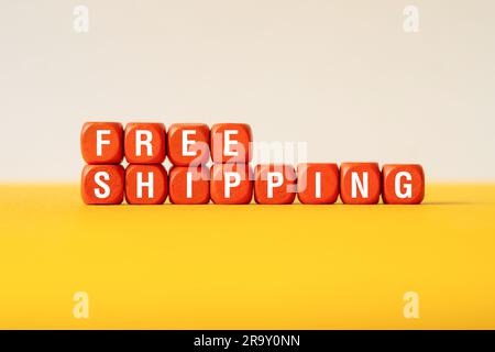 Livraison gratuite - concept de mot sur les blocs de construction, texte Banque D'Images