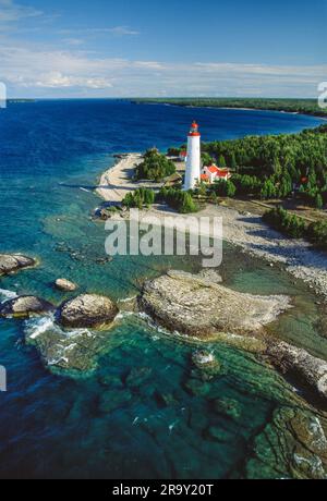 Image aérienne du phare de Cove Island, péninsule Bruce, Ontario, Canada Banque D'Images
