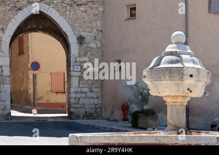 Rue scène Riez Forcalquier Alpes-de-haute-Provence Provence-Alpes-Côte d'Azur France Banque D'Images