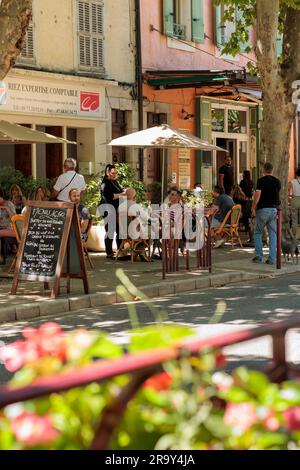 Scène de café à Riez Forcalquier Alpes-de-haute-Provence Provence-Alpes-Côte d'Azur France Banque D'Images