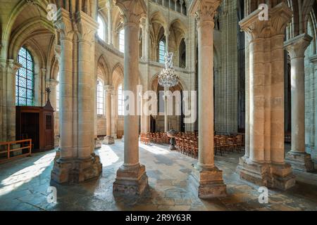 Ambulatoire du transept sud de la basilique-cathédrale de Soissons, dédiée à Saint Gervais et Saint Protais dans le département de l'Aisne à Picard Banque D'Images