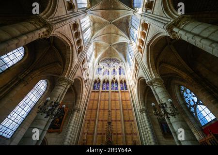 Transept de la basilique-cathédrale de Soissons, dédiée à Saint Gervais et Saint Protais dans le département français de l'Aisne en Picardie - Rome médiévale Banque D'Images