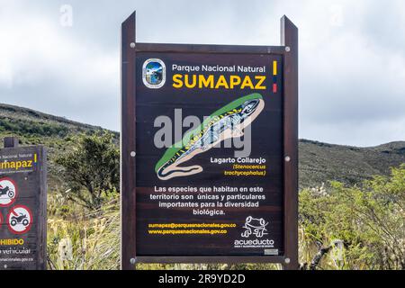 Panneau et panneau d'information au Sumapaz Parque Nacional Natural. Colombie, Amérique du Sud. Banque D'Images