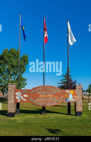 High Level, Alberta / Canada - 10 AOÛT 2022 : point zéro de la route Mackenzie. Parc du centre d'accueil à High Level Alberta Banque D'Images