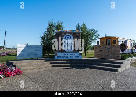 High Level, Alberta / Canada - 10 AOÛT 2022 : point zéro de la route Mackenzie. Parc du centre d'accueil à High Level Alberta Banque D'Images