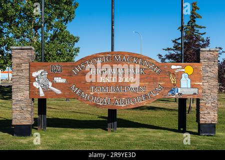 High Level, Alberta / Canada - 10 AOÛT 2022 : point zéro de la route Mackenzie. Parc du centre d'accueil à High Level Alberta Banque D'Images