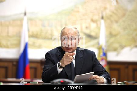 Derbent, Russie. 28th juin 2023. Le Président russe Vladimir Poutine préside une réunion sur le développement du tourisme lors de son voyage de travail au Daghestan, 28 juin 2023, à Derbent, République du Dagestan. Credit: Gavriil Grigorov/Kremlin Pool/Alamy Live News Banque D'Images