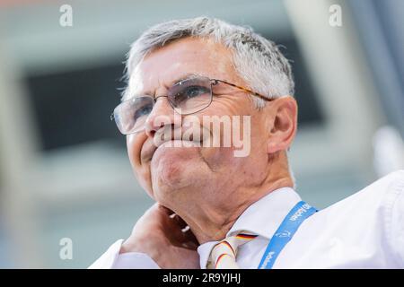 Aix-la-Chapelle, Allemagne. 29th juin 2023. Sports équestres, saut: CHIO, coupe des nations. L'entraîneur national Otto Becker réagit à la course du pilote Ehning. Credit: Rolf Vennenbernd/dpa/Alay Live News Banque D'Images