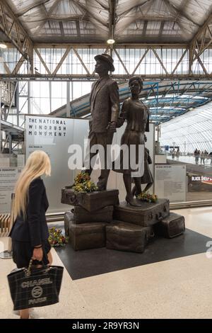 Basil Watson's The National Windrush Monument sur le concourse de la gare de Waterloo, Lambeth, Londres, SE1, Angleterre, ROYAUME-UNI Banque D'Images