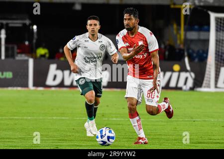 Bogota, Colombie. 28th juin 2023. Goias Julian Palacios (L) et Independiente Christian Marrugo (R) de Santa Fe pendant l'équipe colombienne Independiente Santa Fe (1) V. Goias (2) du Brésil correspondent pour la classification à la ronde de 16 de la CONMEBOL Sudamericana 2023, à la Nemesio Camacho el Campin à Bogota, Colombie, 28 juin 2023. Photo par: Cristian Bayona/long Visual Press Credit: Long Visual Press/Alay Live News Banque D'Images