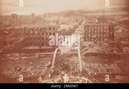 Le Grand feu de Chicago est une conflagration qui a brûlé dans la ville américaine de Chicago pendant 8 octobre–10, 1871. L'incendie a tué environ 300 personnes, détruit environ 3,3 kilomètres carrés de la ville, y compris plus de 17 000 structures, et laissé plus de 100 000 résidents sans abri. L'incendie a commencé dans un quartier au sud-ouest du centre-ville. Une longue période de conditions chaudes, sèches, venteuses, et la construction en bois prévalant dans la ville, ont conduit à la conflagration. Le feu a sauté sur la branche sud de la rivière Chicago et a détruit une grande partie du centre de Chicago. Banque D'Images