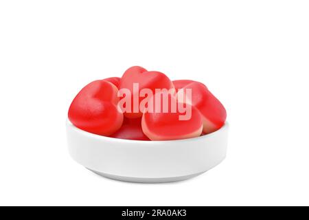 Bol avec bonbons en gelée en forme de coeur doux isolés sur blanc Banque D'Images