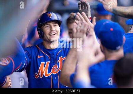 Queens, États-Unis. 29th juin 2023. Brandon Nimmo de New York mets célèbre sa course à domicile dans le troisième repas contre les Milwaukee Brewers au Citi Field à New York jeudi, 29 juin 2023. Photo de Corey Sipkin/UPI crédit: UPI/Alay Live News Banque D'Images