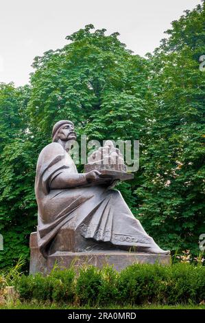 KIEV, UKRAINE - 15 JUIN 2010 - Yaroslav Mudry le Sage, Grand Prince de Novgorod et Kiev, tenant la cathédrale Sainte-Sophie entre les mains Banque D'Images