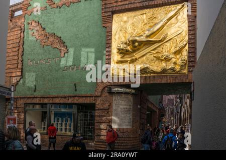 Paula Becker Modersohn House, relief de façade le Flinger léger par Bernhard Hoetger, Boettcherstrasse, Vieille ville, ville hanséatique de Brême, Allemagne Banque D'Images