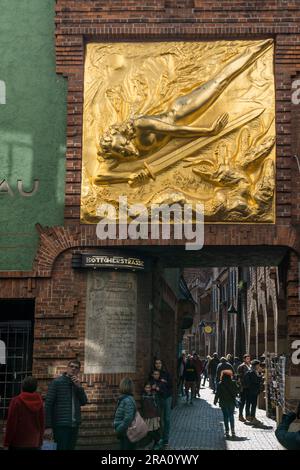 Paula Becker Modersohn House, relief de façade le Flinger léger par Bernhard Hoetger, Boettcherstrasse, Vieille ville, ville hanséatique de Brême, Allemagne Banque D'Images