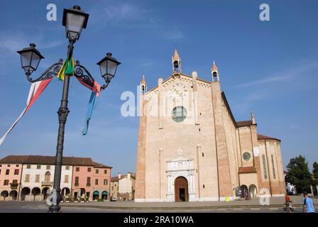 Cathédrale Santa Maria, Piazza Vittorio Emanuele II, Montagnana, Vénétie, Italie, Venise, Vénétie Banque D'Images