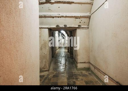 Un tunnel de bunker de la guerre froide à Gjirokastër, Albanie. Construit en secret dans les années 1970 par le dictateur Enver Hoxha, il dispose de 59 chambres dont un générateur Banque D'Images