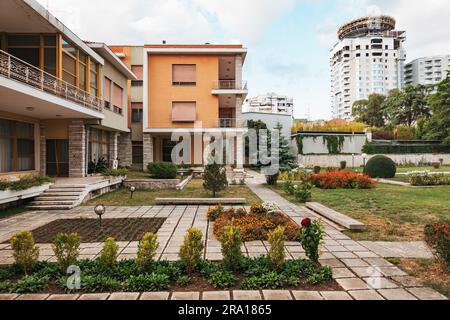 L'ancienne demeure du dictateur albanais Enver Hoxha à Blloku, une banlieue branchée de Tirana, la capitale de l'Albanie. Il est maintenant ouvert au public. Banque D'Images