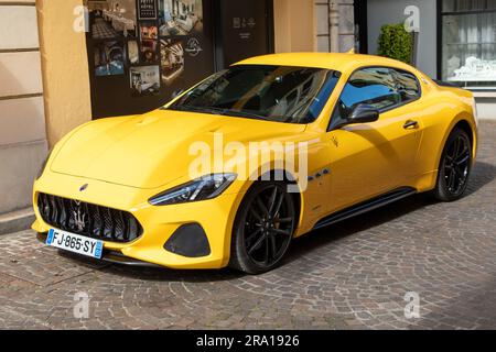 Bordeaux , France - 06 27 2023 : Maserati GranTurismo Trofeo logo texte et signe marque italienne garée en ville Banque D'Images