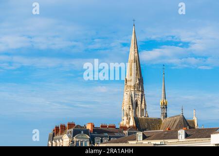 Vue de la partie haute de la basilique Saint-Nicolas à Nantes, France Banque D'Images