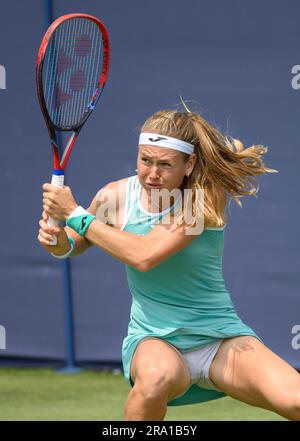 Marie Bouzkova (CZE) jouant le deuxième jour de l'internationale Rothesay, au parc Devonshire. Eastbourne, Royaume-Uni, 27th juin 2023. Elle a perdu à Beatriz H. Banque D'Images