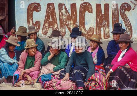 Pérou, rencontre près du lac Titicaca des femmes du village Sicuani. Banque D'Images