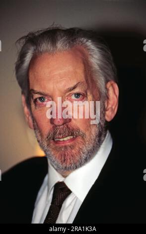 Donald Sutherland, kanadischer Schauspieler und Produzent, Portrait anlässlich der FilmPremiere des Wolfgang Petersen films: Outbreak - Lautlose Killer - in Deutschland, 1995. Banque D'Images
