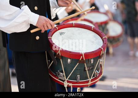 Groupe de bagpipe royal de la ville d'Oviedo, dans le nord de l'Espagne. Il y a 50 composants, dont des cornemuseurs, des percussionnistes et des accordéonistes. Banque D'Images