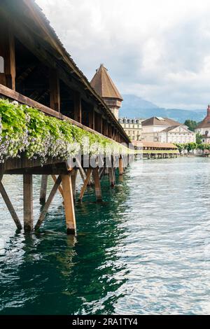 Vieille ville de Lucerne avec la chapelle de la mariée sur la Reuss, Suisse Banque D'Images