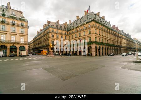 Place des Pyramides avec la statue de Jeanne d'Arc Paris, France Banque D'Images