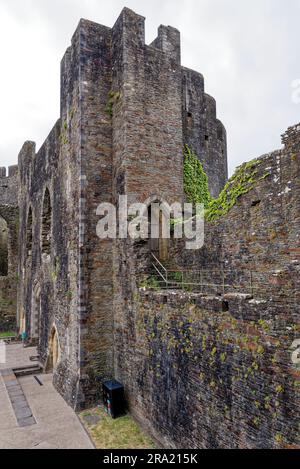 Le château de Caerphilly, une fortification partiellement détruite, datant du 13th siècle. Caerphilly Mid-Glamorgan Sud-Galles, Royaume-Uni - 25th juin Banque D'Images