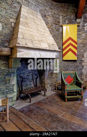 Intérieur du château de Caerphilly, une fortification partiellement détruite, datant du 13th siècle. Caerphilly Mid-Glamourgan pays de Galles du Sud, Royaume-Uni - Banque D'Images