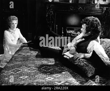 SARAH MILES en tant que Lady Caroline Lamb et RICHARD CHAMBERLAIN en tant que Lord Byron en LADY CAROLINE LAMB 1972 réalisateur / écrivain ROBERT BOLT costume conception David Walker musique Richard Rodney Bennett direction artistique Carmen Dillon coproduction British-Italian Pulsar Productions / vies Cinematografica / G.E.C. / Divertissement de demain / MGM-EMI Banque D'Images