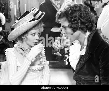 SARAH MILES en tant que Lady Caroline Lamb et RICHARD CHAMBERLAIN en tant que Lord Byron en LADY CAROLINE LAMB 1972 réalisateur / écrivain ROBERT BOLT costume conception David Walker musique Richard Rodney Bennett direction artistique Carmen Dillon coproduction British-Italian Pulsar Productions / vies Cinematografica / G.E.C. / Divertissement de demain / MGM-EMI Banque D'Images